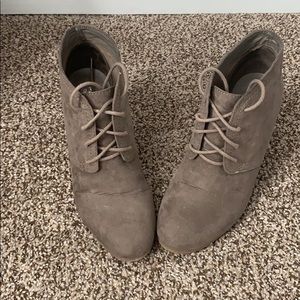 Tan wedges